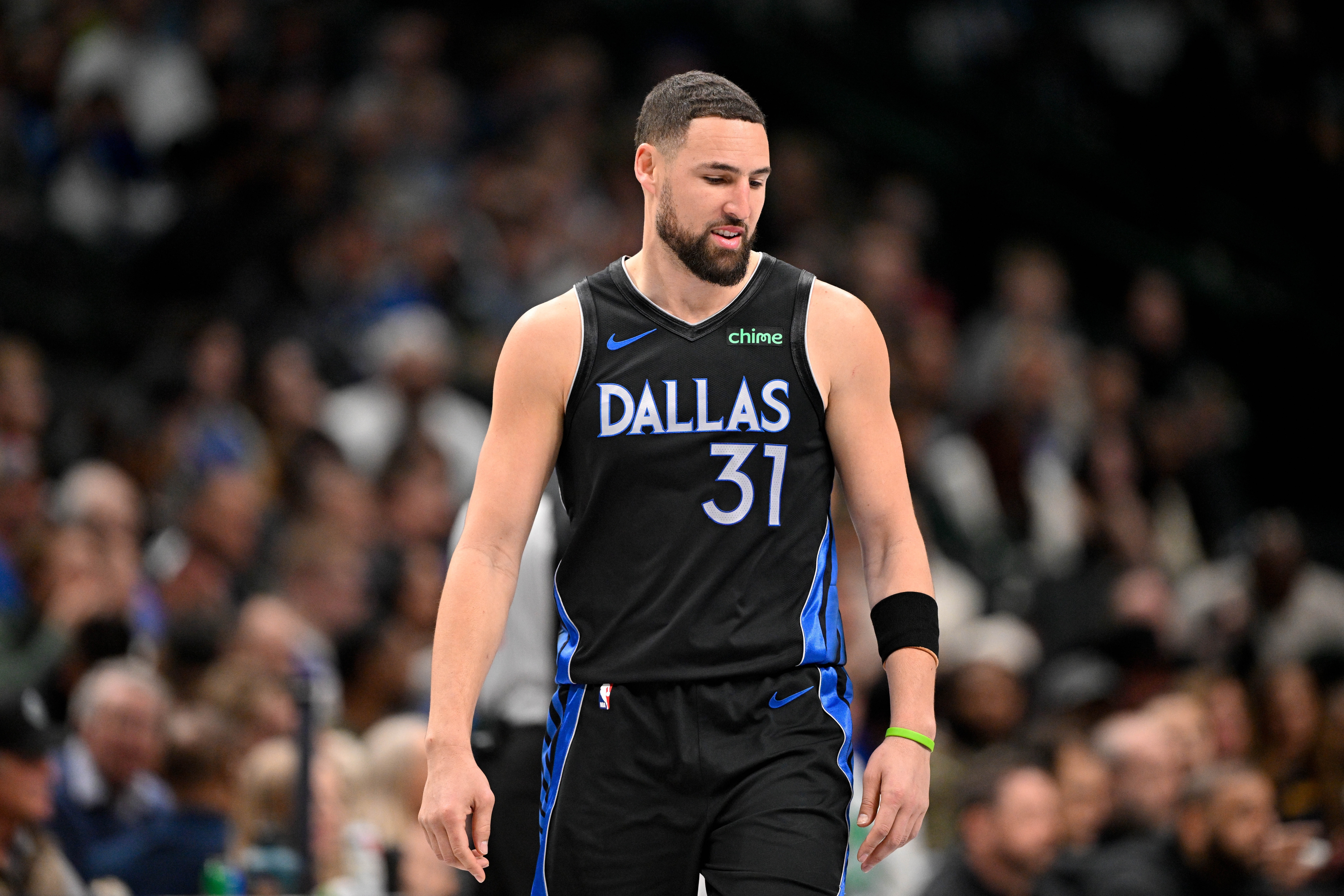 开云体育官网-今天很开心！克莱首节替补5分半6中4得到10分 三分4中2&amp;创里程碑