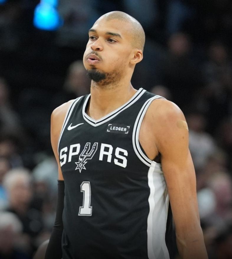 开云体育在线-福克斯31分文班亚马26+13+5封盖，努尔基奇连场三双，马刺灭爵士